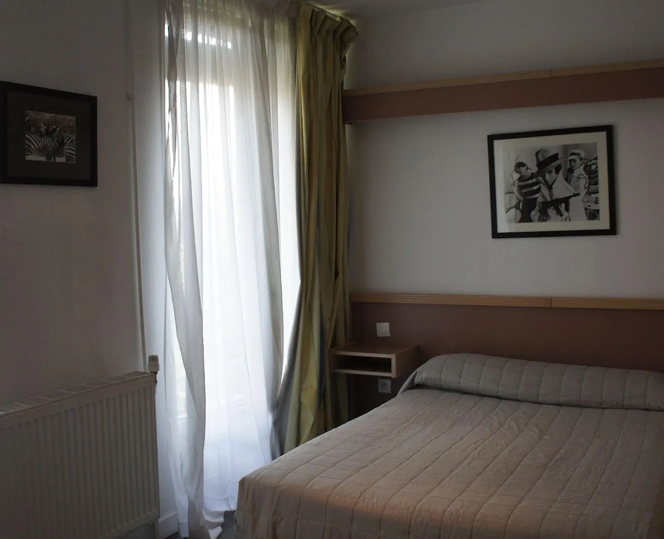 Hotel Edgar Quinet 2*